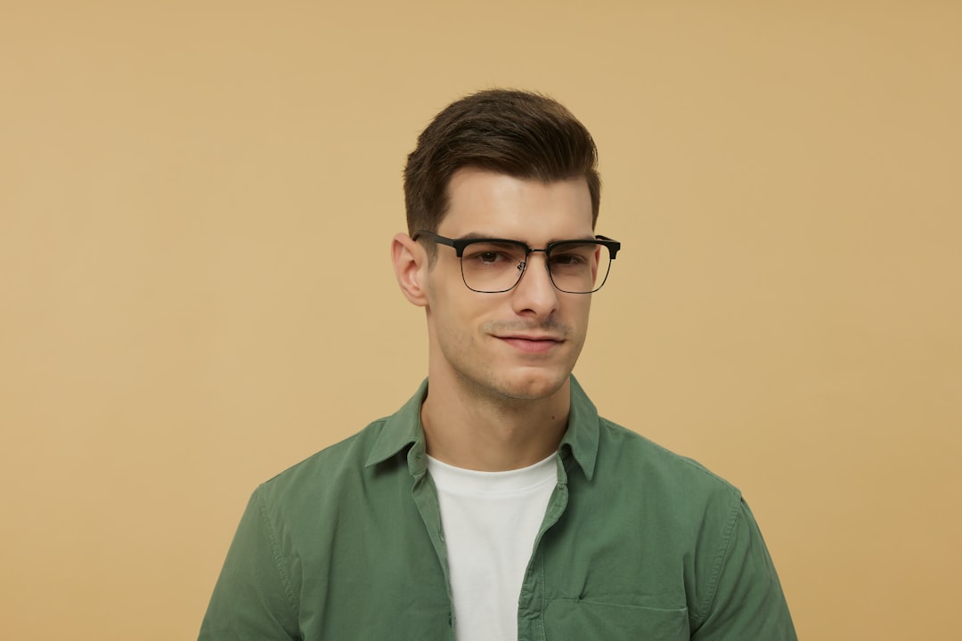 Gözlükte erişilebilir tasarım konseptinin görsel temsili