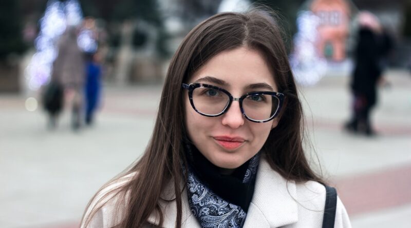 Gözlük Çerçeve Seçimi: Yüz Şekline Göre Adım Adım