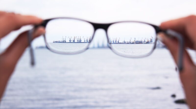 Gözlük Ergonomisi: Burun Köprüsü ve Sap Ayarları Rehberi