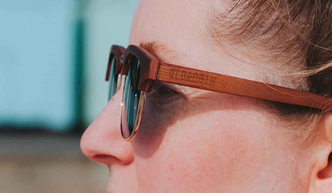 Gözlük çerçevesi için sürdürülebilir malzeme yakın çekim örneği