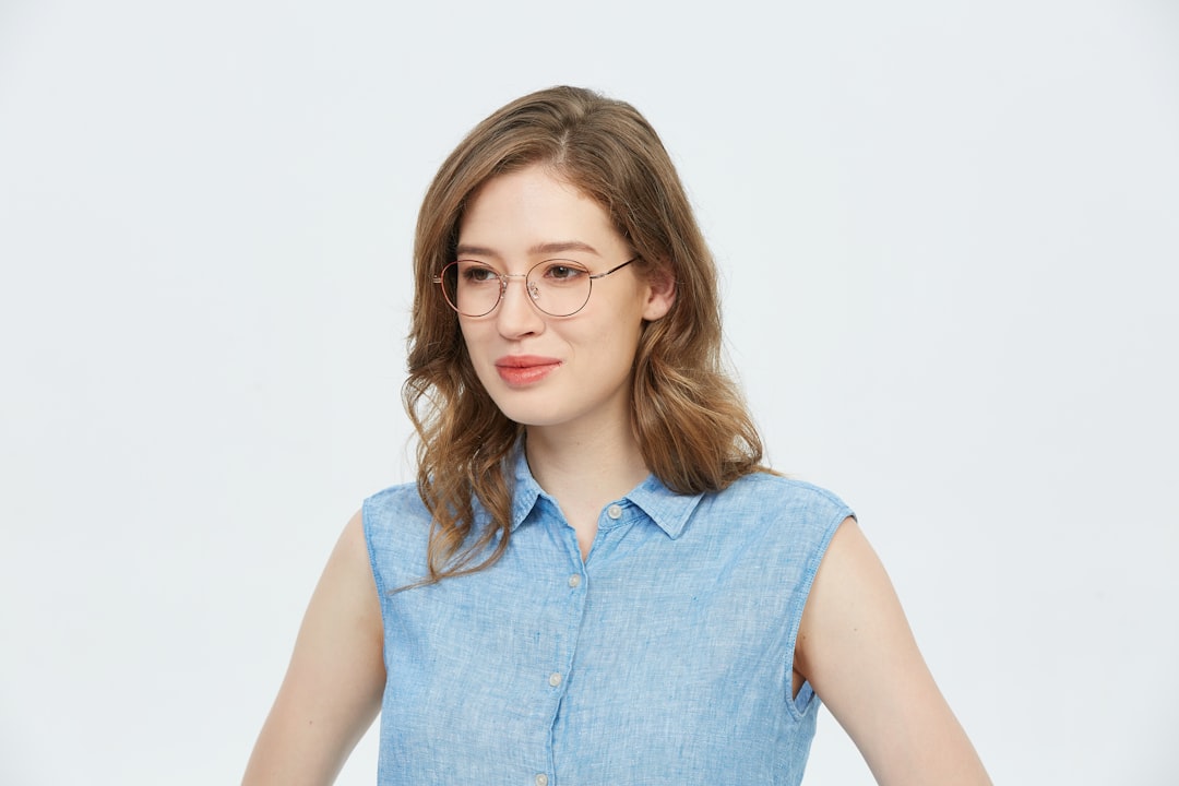 Yuz sekline gore gozluk cerceve secimi ornegi