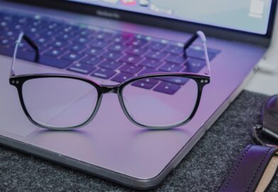Gözlük Optik Konforu: Ofis İçin Çerçeve ve Lens Özellikleri