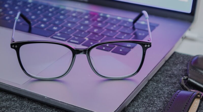 Gözlük Optik Konforu: Ofis İçin Çerçeve ve Lens Özellikleri